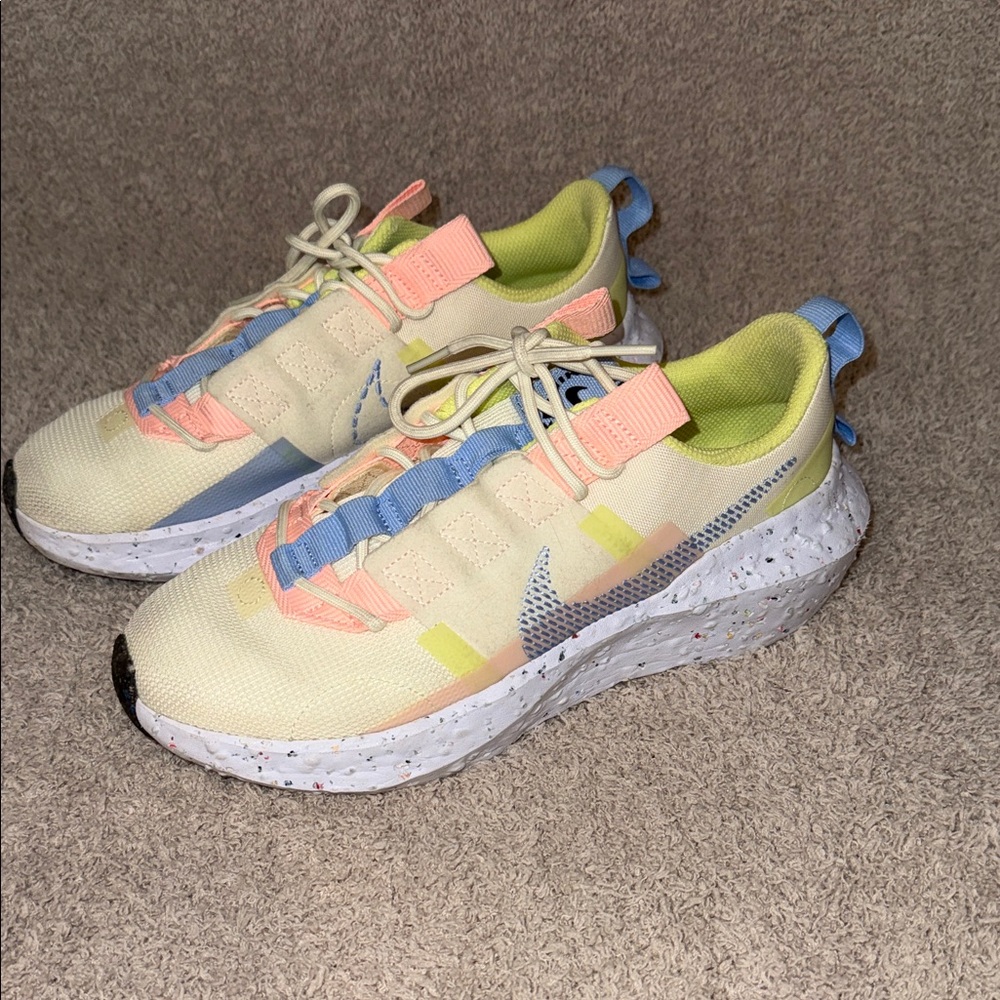 Nike Multicolor Athletic Sneakers with Speckled Sole